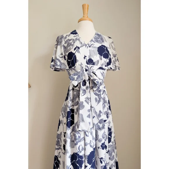 70s White & Blue Floral Print Flutter Sleeve Feminine 1970s Empire Maxi Dress - Picture 16 of 16
